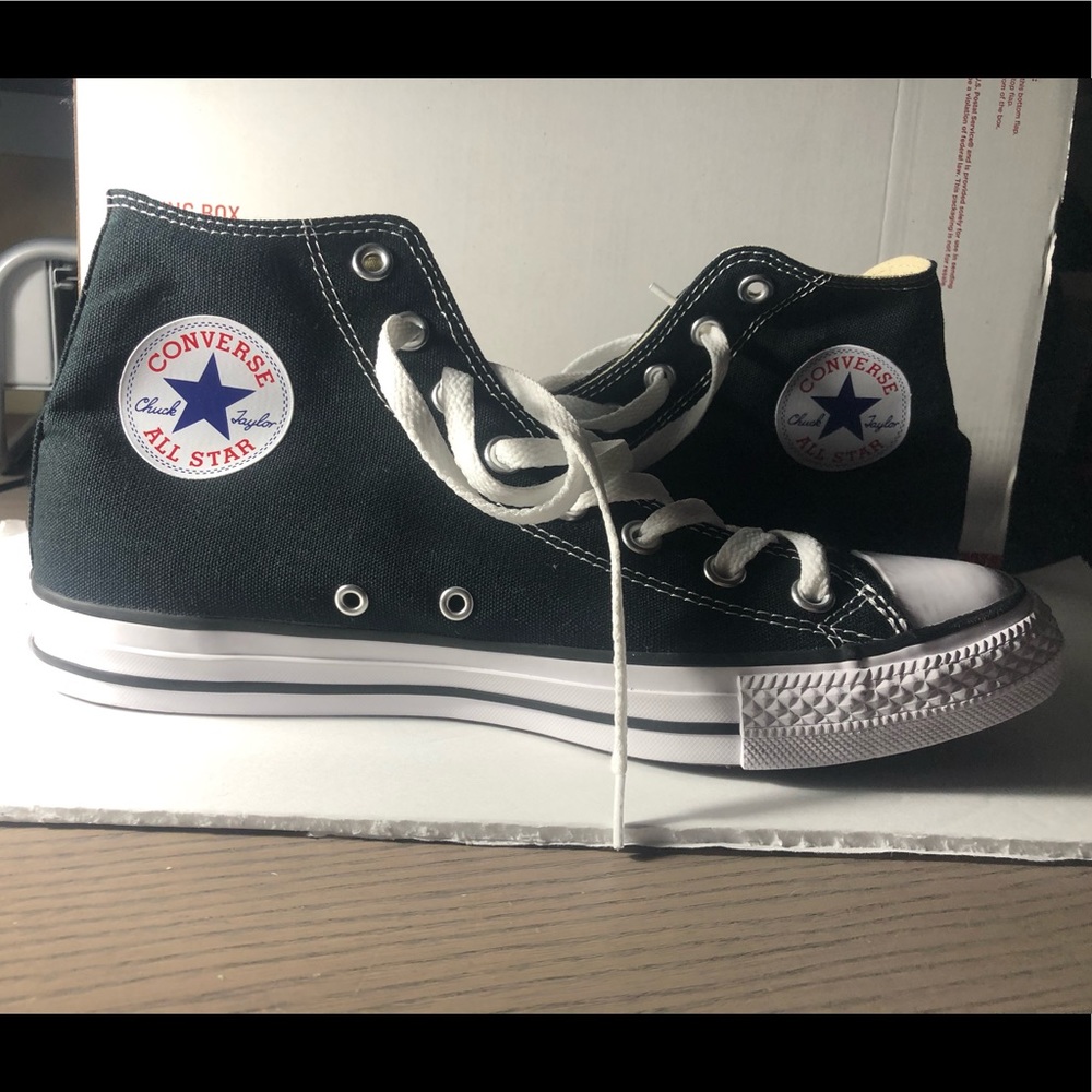 Woman’s 10.5 Converse